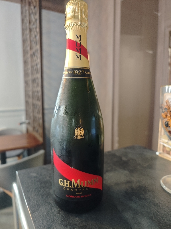 Champagne. mumm 75cl