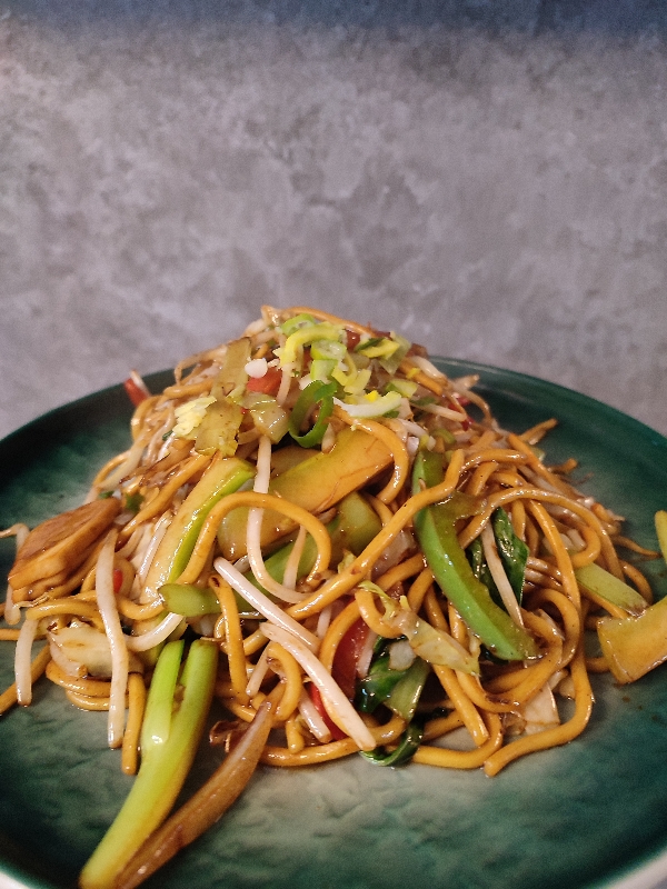 Nouilles sautées aux légumes (plat végé)