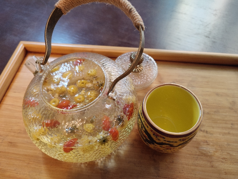 Infusion chrysanthèmes 野生菊花茶(théière)