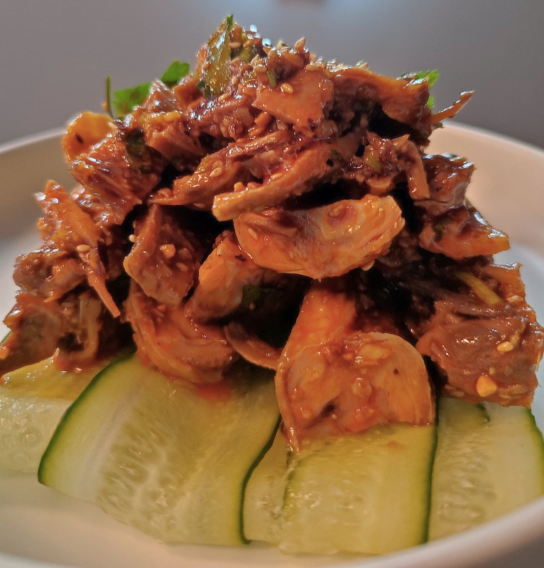 Salade de cuisse pintade et concombre sauce épicée façon Sichuan 🌶️🌶️