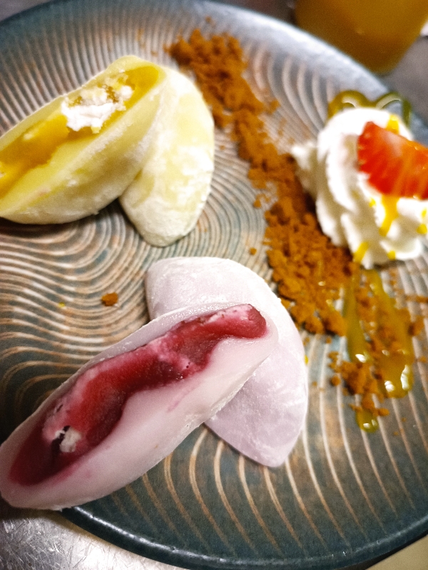 Daifuku à la crème fraise et mangue大福饼 (2pieces)
