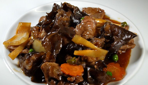 63 Bœuf aux pousse de bambou et aux champignons parfumés