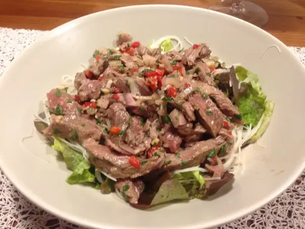 T04 Salade au boeuf à la citronnelle