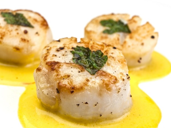 S29A Coquilles St-Jacques sauté au sel et au poivre et au beurre