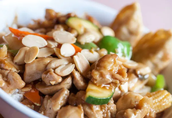 40 Poulet aux amandes