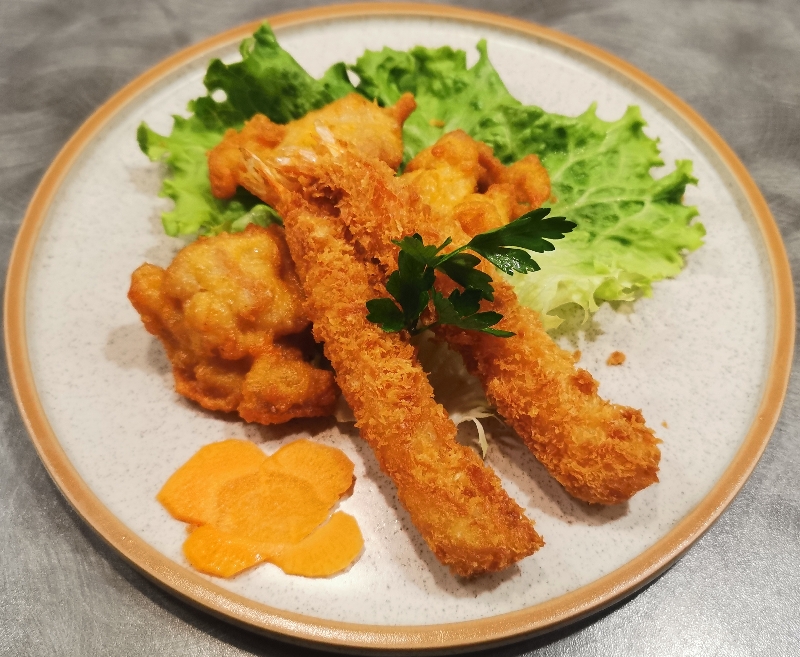 E14. poulet frit3pcs, tempura crevette 2pcs