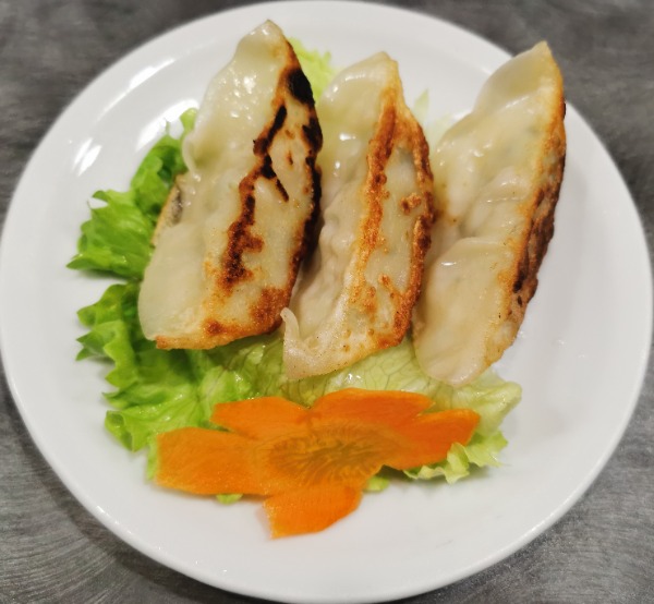 008 gyoza (ou aux légumes) 3pcs