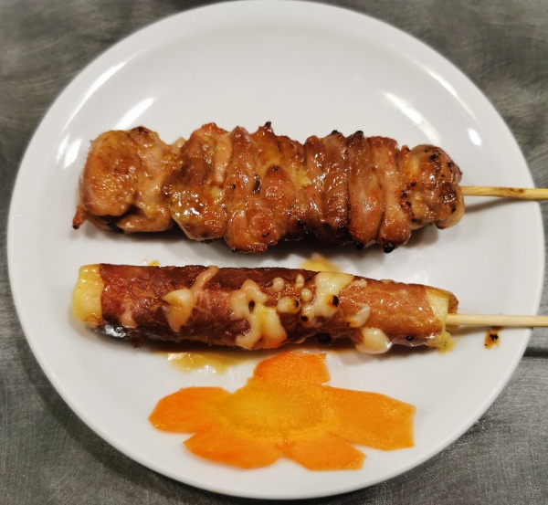003 Brochette bœuf au fromage1pcs poulet 1pcs