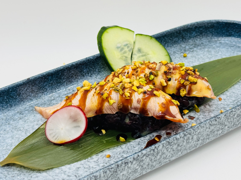 148b - Nigiri sake flambé riso nero