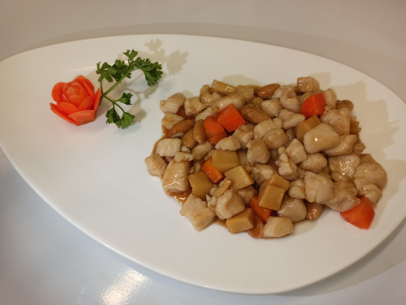056. - POLLO CON MANDORLE