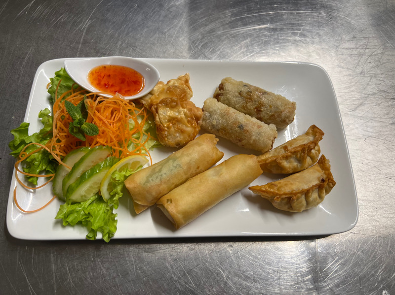 100. Grand assortiment de hors d'oeuvre (8 pces)