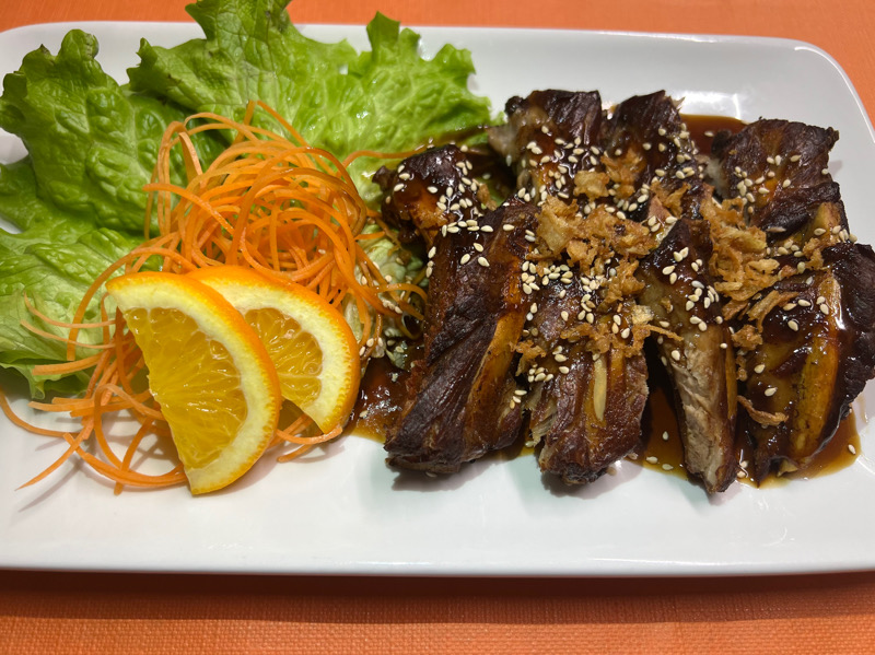 50. Travers de porc laqués