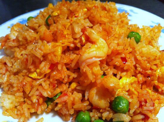124. Riz sauté au sambal piquante et crevettes 