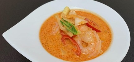 75. Crevetts au curry rouge