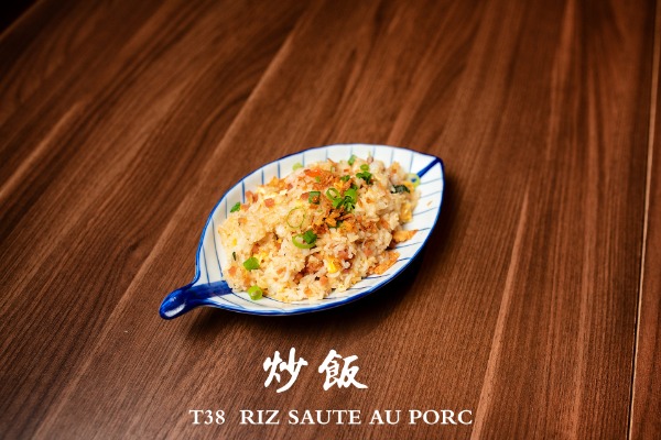 T38 泰式炒飯 Riz sauté à la Thailandaise (Porc)