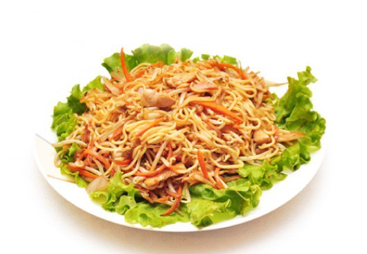 E7. Nouilles sautées au poulet et légumes
