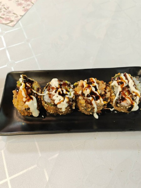 112. Maki fried avocado salmon 5p