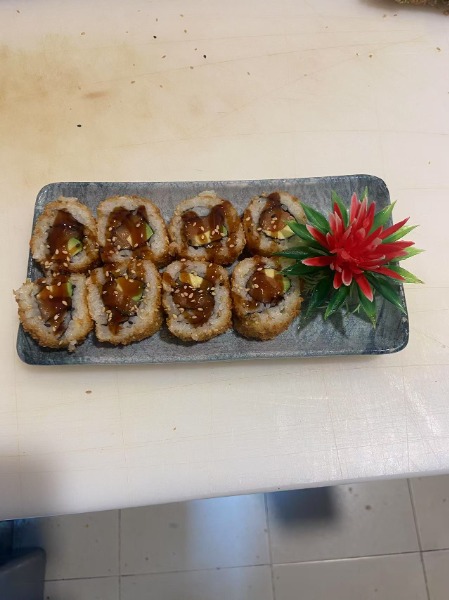 142. Avocado salmon fried roll