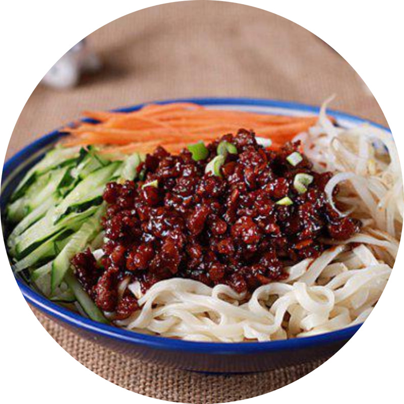 炸酱面 Nouilles au porc haché et sauce soja