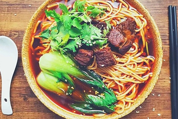 红烧牛肉面 Ramen épicé au boeuf braisé 