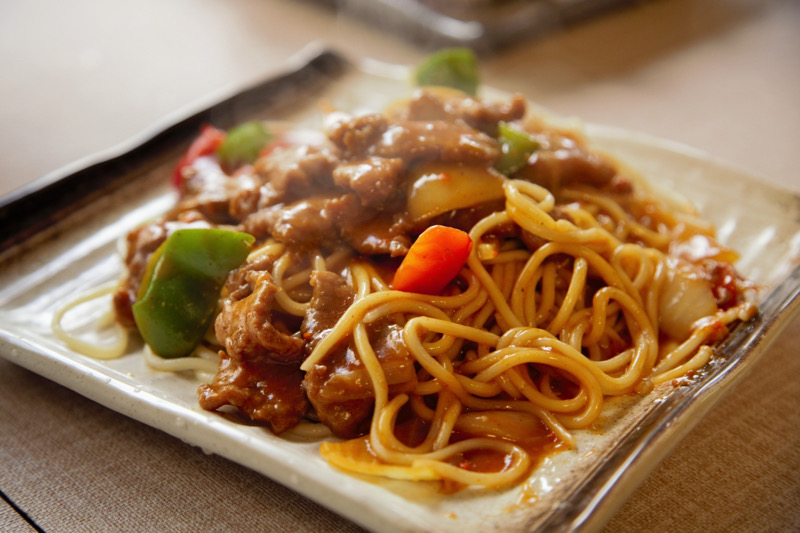 牛肉炒面 Nouilles sautées au boeuf 