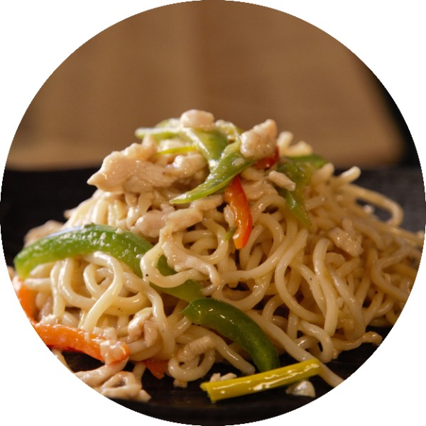 鸡肉炒面 Nouilles sautées au poulet 