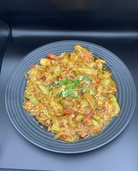 S5. Aubergine sautée(avec porc haché)