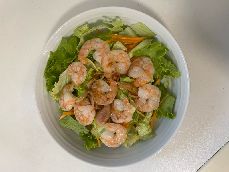 1. Salade aux crevettes🌶