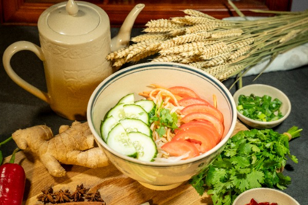 N12. Cold vegetable noodles without soup