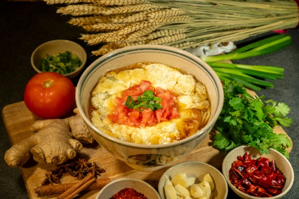 N8. Noodle soup with egg and tomatoes