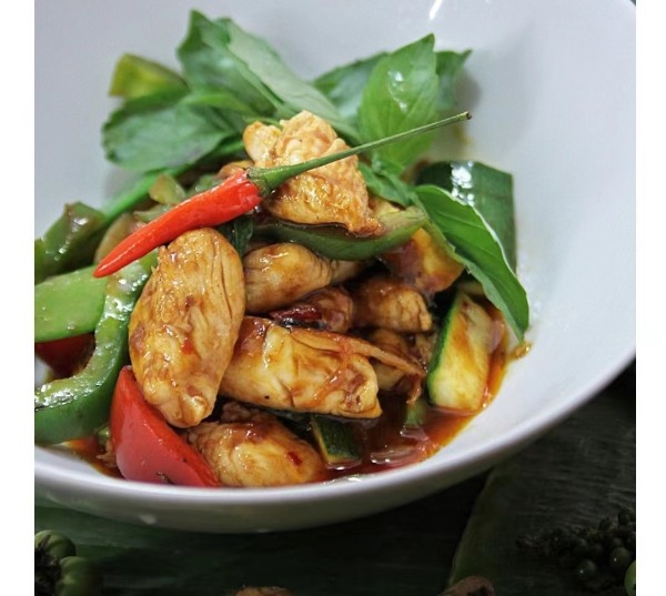 R1C. Poulet basilic avec nouilles sautées légumes