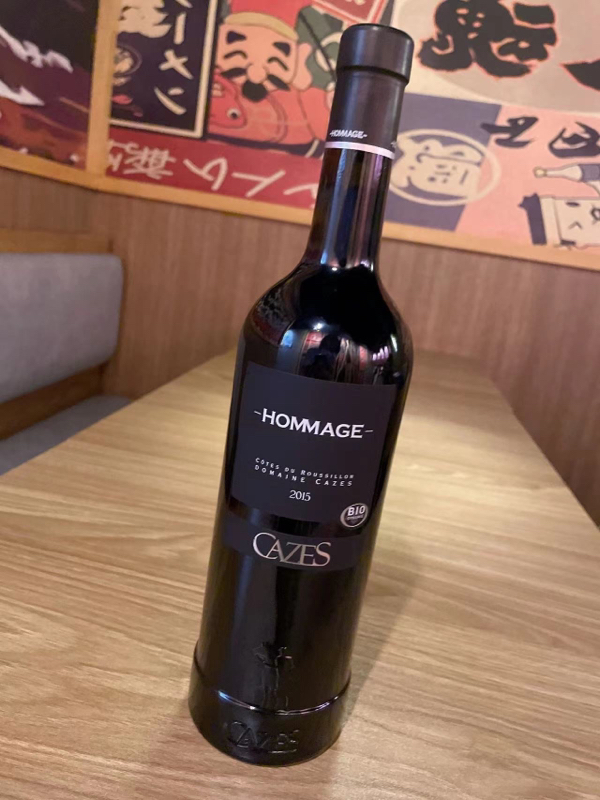 Hommage aoc côté de rossillon, un verre