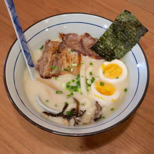 Tonkotsu Udon Tonkotsu Udon 豚骨うどん 猪骨汤乌冬
