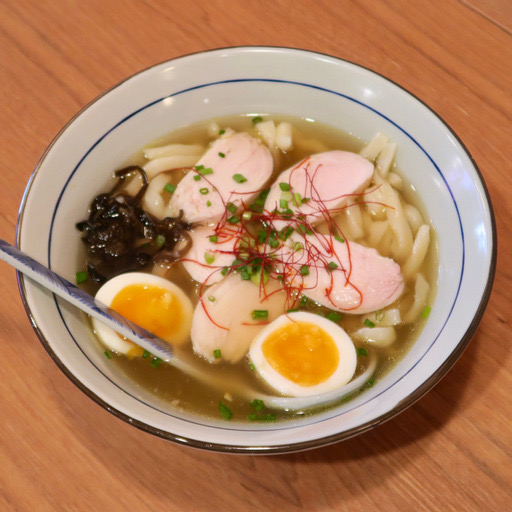 Udon avec filet de poulet Udon with chicken breast
鸡むね肉うどん 鸡胸乌冬