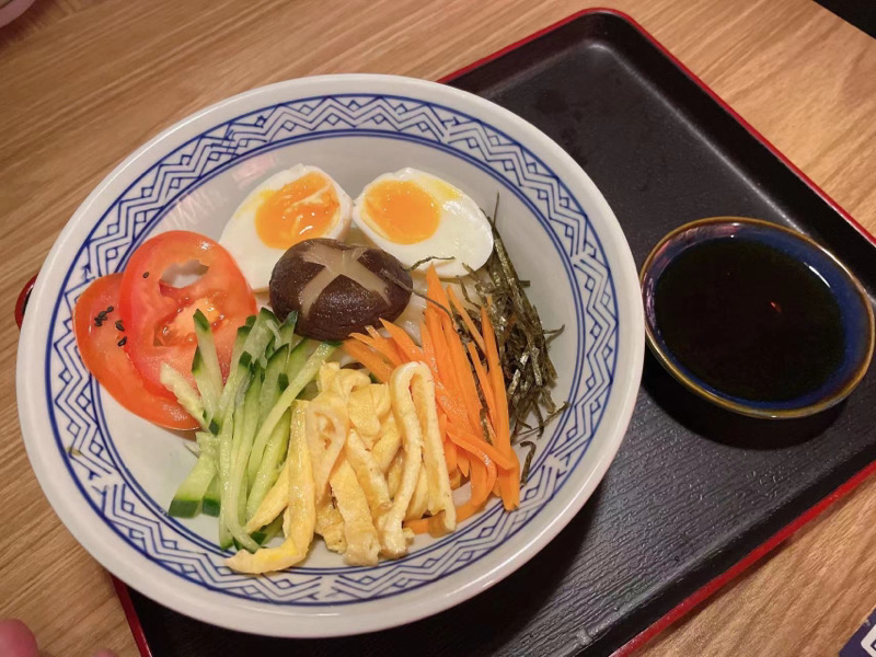 Udon froid aux légumes 凉拌蔬菜乌冬