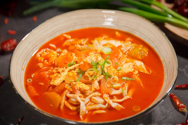 SM12. Soupe de nouilles aux tomates et oeuf