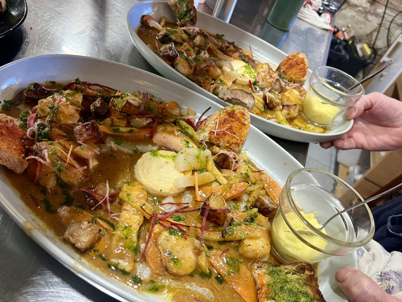 Bouillabaisse de poisson du marché