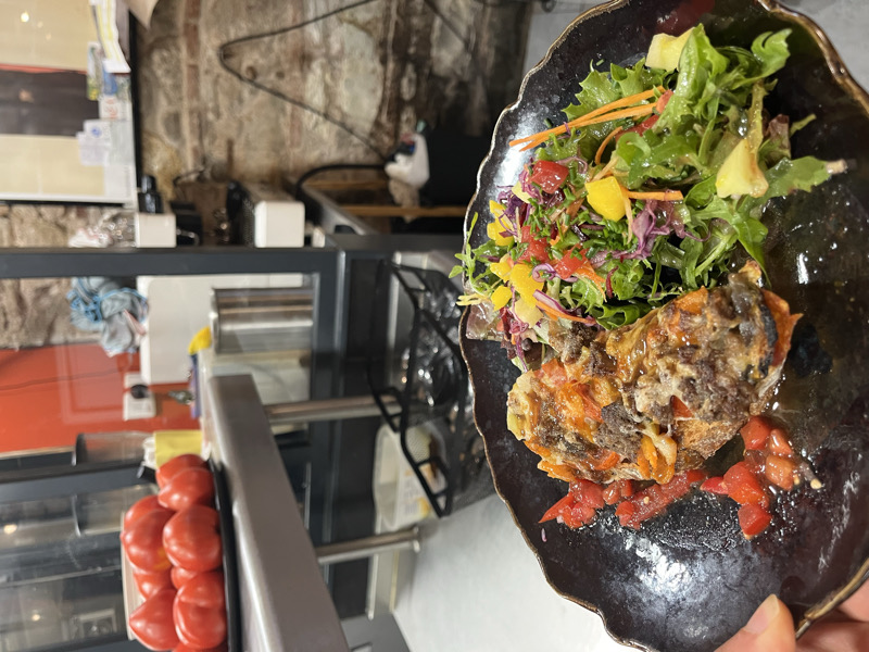 Salade en brusquette façons provençale et sans comté gratiné