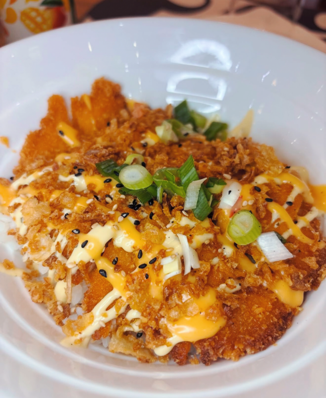 NN3. Bol de riz au poulet pané (oignons frits)