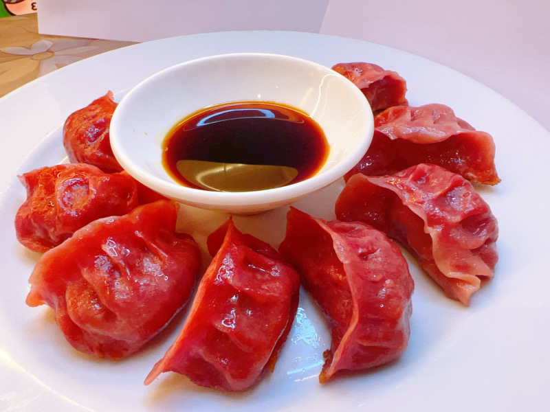 RAVIOLIS COLORES FRITS AUX FRUITS ET LEGUMES Boeuf et oignon (rouge)/8p 果蔬煎饺牛肉洋葱馅（红色）