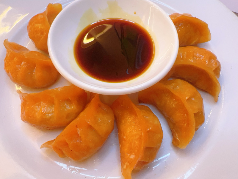 RAVIOLIS COLORES FRITS AUX FRUITS ET LEGUMES Porc et chou blanc (iaune)/8p 果蔬煎饺猪肉白菜馅（黄色）