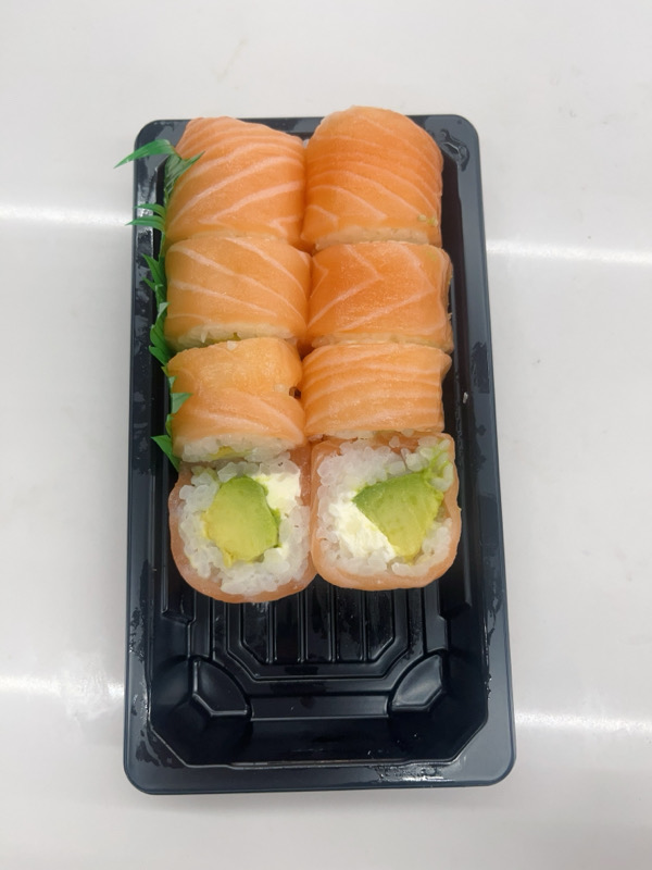 C10. Saumon roll avocat fromage