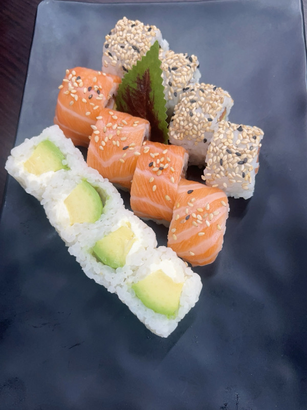 C20. 4 California saumon avocat,4 Las Vegas,4 neige avocat cheese