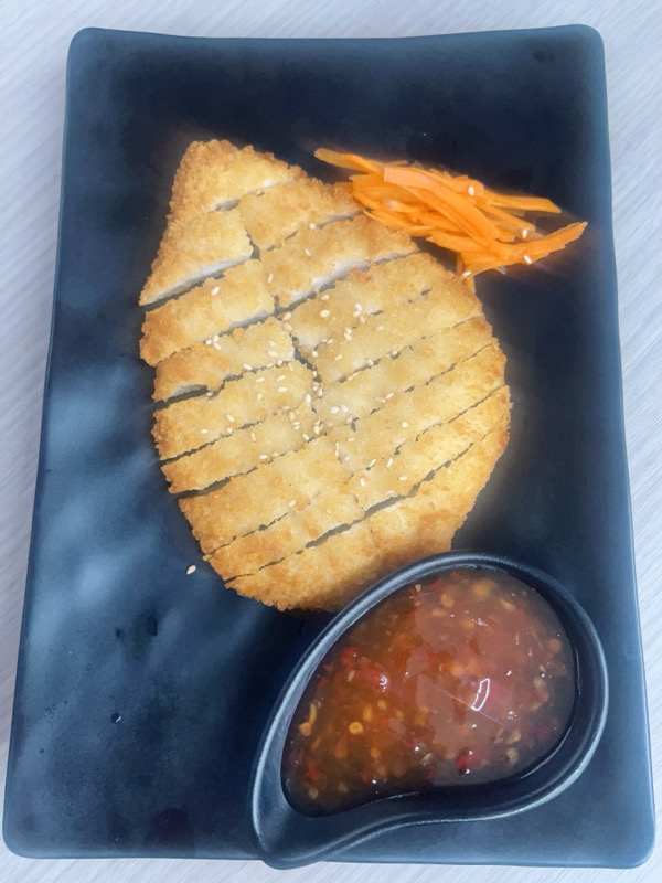 Poulet pané sans riz servi avec sauce chili aigre douce