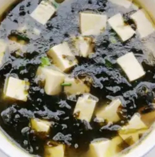 T4. 紫菜豆腐汤 Algensuppe und Tofu / klein *a