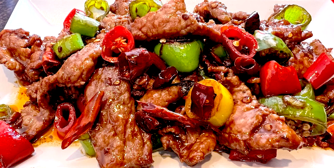 N3. Gebratenes Rindfleisch mit Chilischoten *a 小炒牛肉