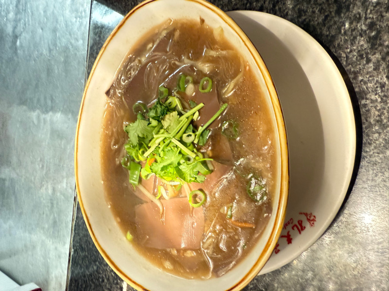 F17. 鸭血粉丝汤 Soja-Nudeln in Suppe mit Entenblut *a