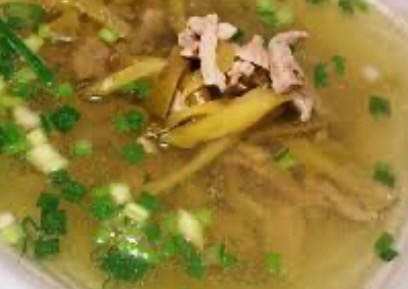 T10. 榨菜肉丝汤 一人份 Zhacai- und Schweinefleischsuppe / klein *a