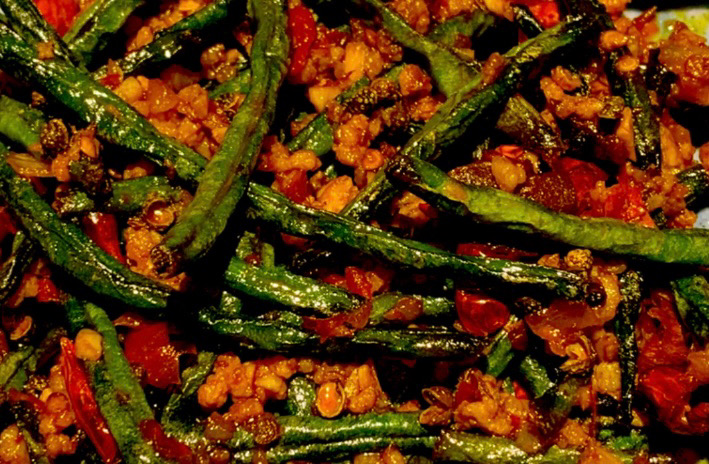 Z19. 干煸四季豆 Gebratene Bohnen mit Sesam und Schweinefleisch *ag