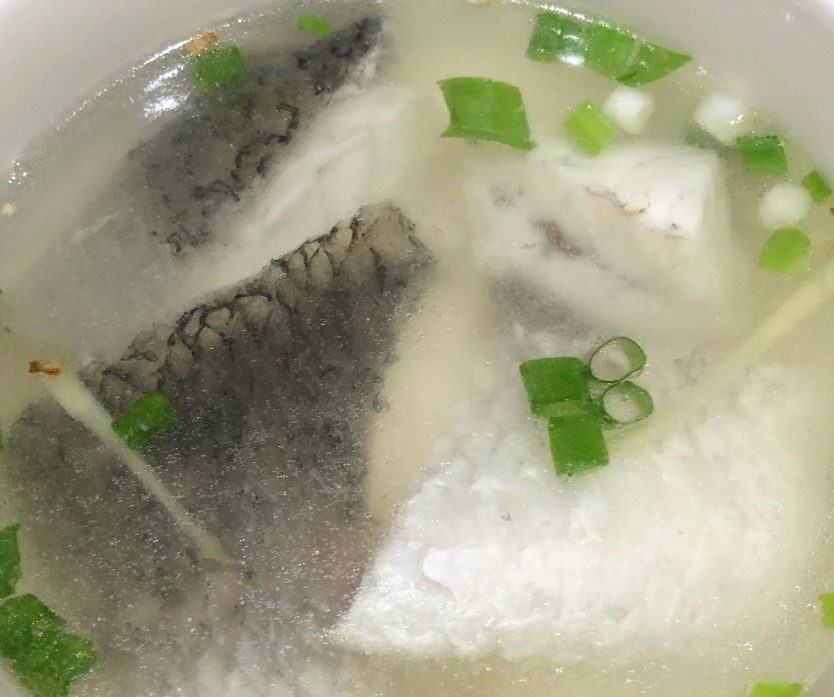 T1. Wolfsbarschsuppe mit Tofu(2-3p)*b